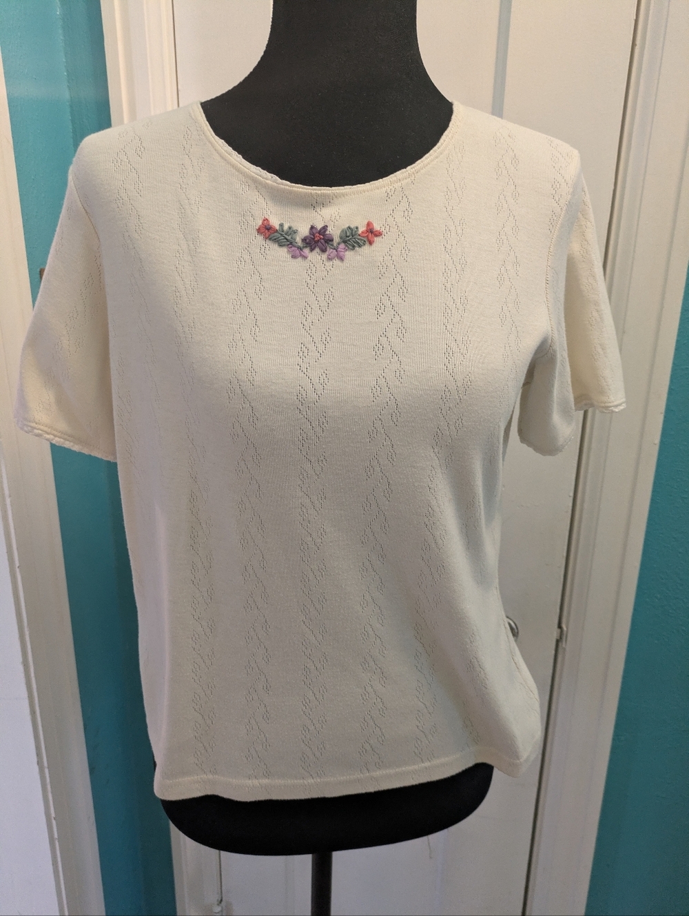 ✨ Vintage 90s Cream Embroidered Top ✨